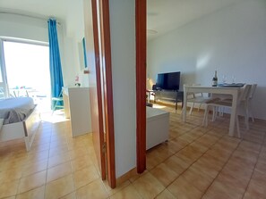 1 bedroom, iron/ironing board, rollaway beds, free WiFi - Atlantico 13- Terrace With Sunbeds, Wifi, Magnificent View to City and Sea (Quarteira)