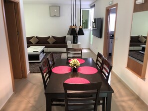 Leilighet, 2 soverom | Spiseområde på rommet