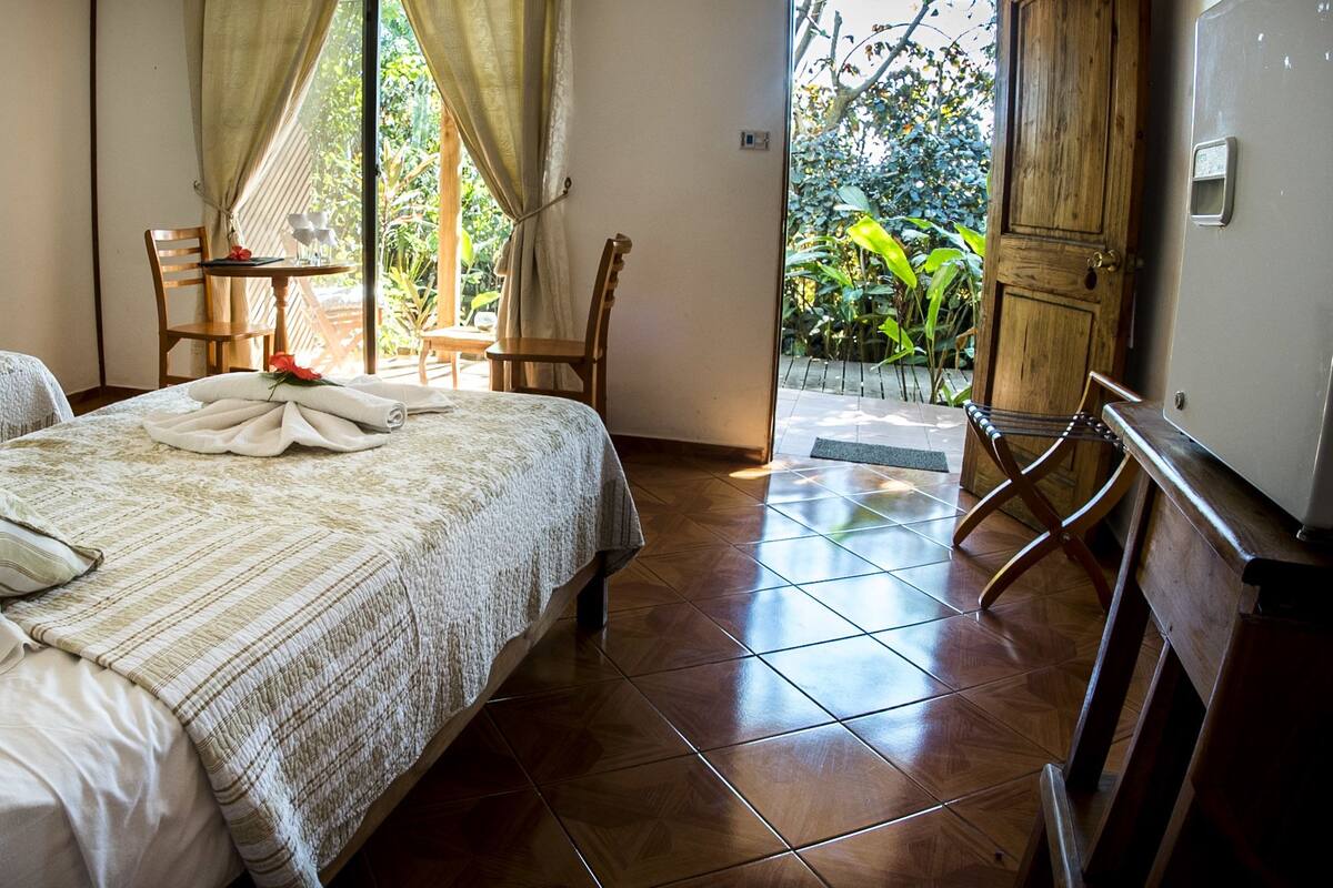 Standard Single Room, 1 Twin Bed | In-room safe, desk, bed sheets