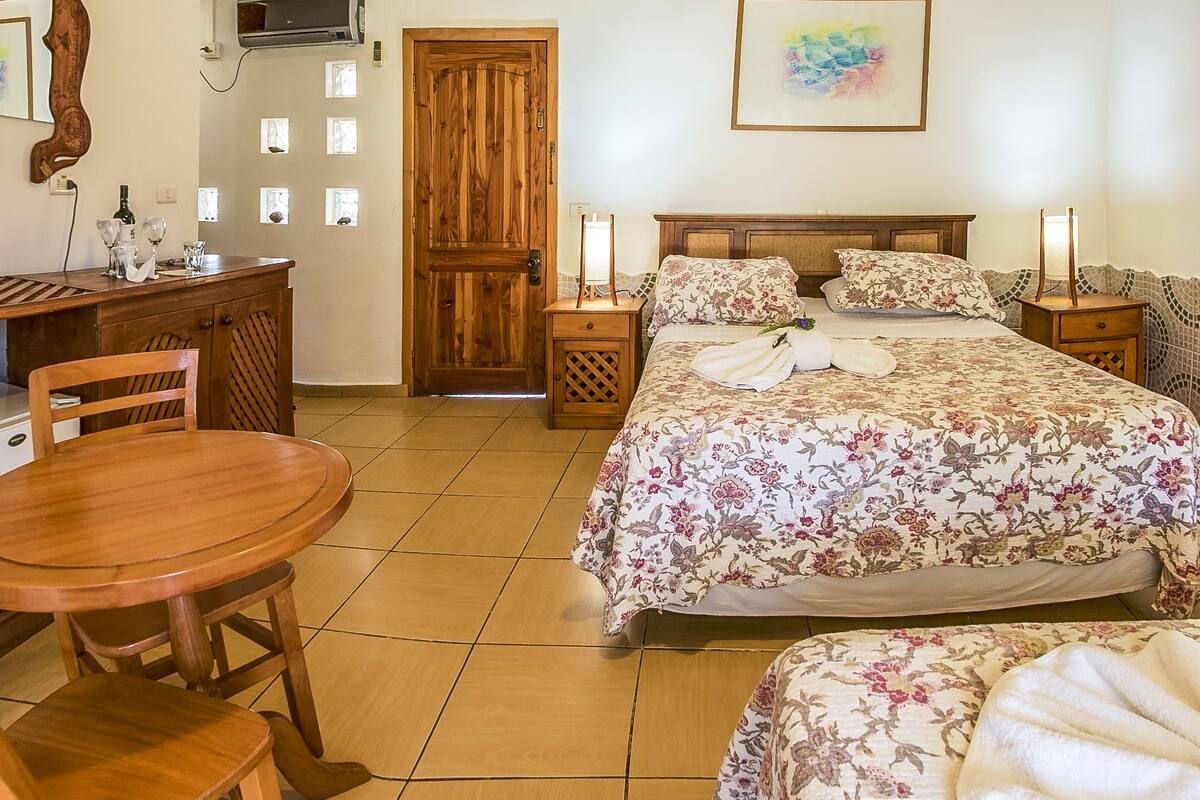 In-room safe, desk, bed sheets