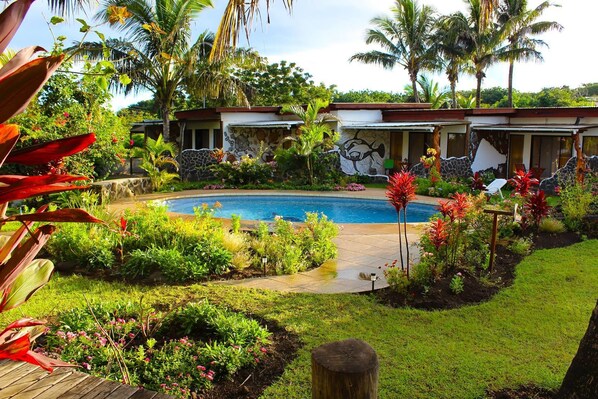 Outdoor pool - Hotel Gomero (Hanga Roa)