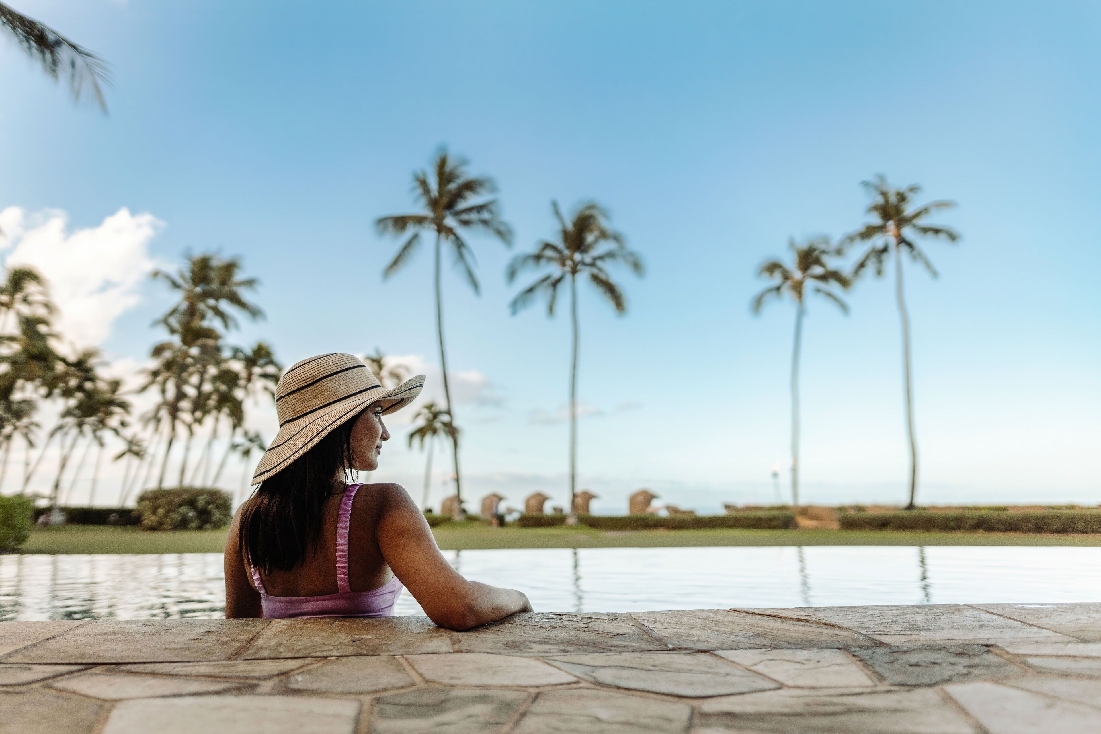 2 outdoor pools, pool loungers