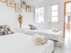 4 Schlafzimmer, Bügeleisen/Bügelbrett, Internetzugang, Bettwäsche