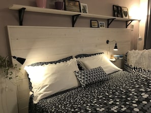 Iron/ironing board, travel cot, free WiFi, bed sheets