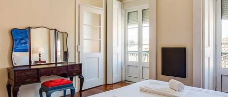 3 chambres, fer et planche à repasser, Wi-Fi, draps fournis