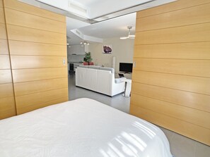 2 slaapkamers, een strijkplank/strijkijzer, gratis wifi, beddengoed