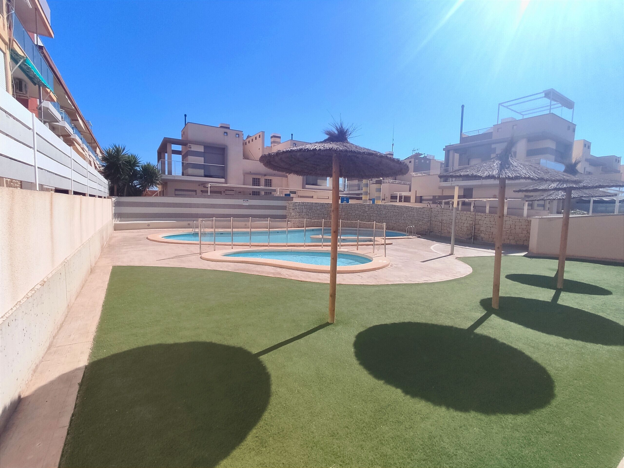 حمام سباحة