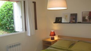 1 chambre, fer et planche à repasser, Wi-Fi, draps fournis