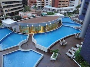 Premium-Apartment | Pool | 2 Außenpools, Sonnenschirme, Liegestühle
