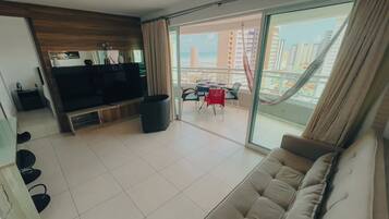Basic Apartment | Living area