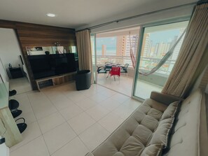 Basic Apartment | Living area