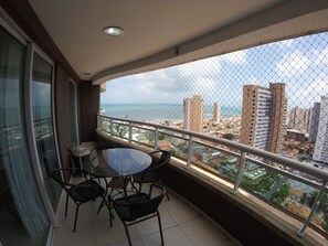 Basic Apartment | Outdoor dining