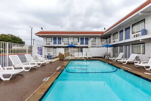 Outdoor pool - Motel 6 North Richland Hills, TX (North Richland Hills)