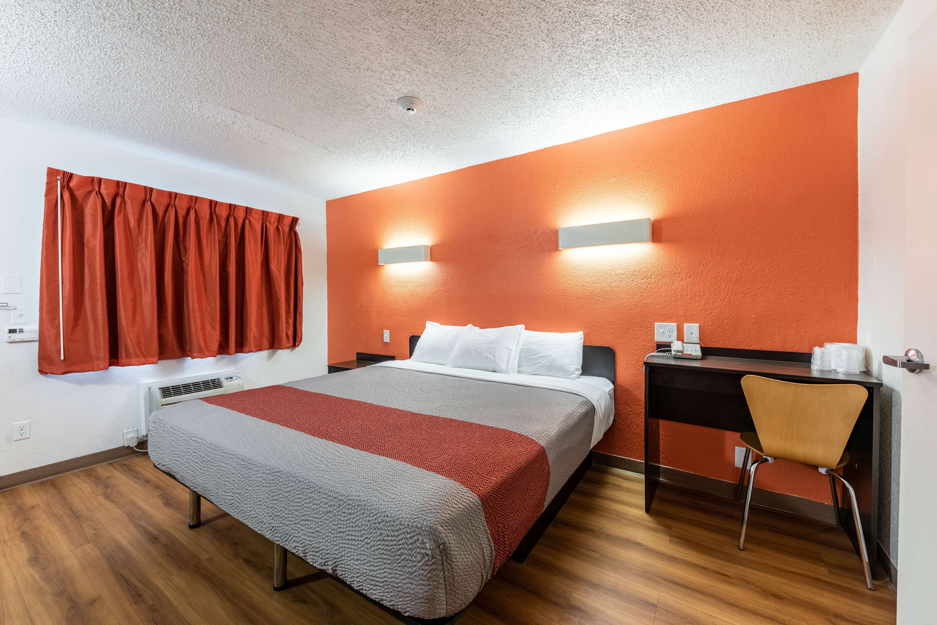 Standard Room, 1 King Bed, Non Smoking | WiFi (free), bed sheets