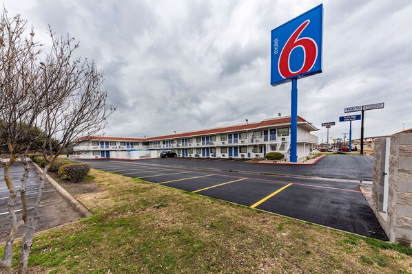 Exterior - Motel 6 North Richland Hills, TX (North Richland Hills)