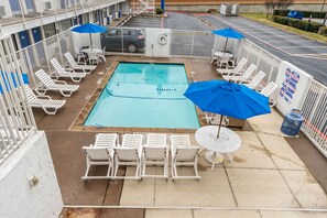 Outdoor pool - Motel 6 North Richland Hills, TX (North Richland Hills)