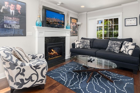 Deluxe Townhome, 3 Bedrooms, Kitchen | Living area | 50-inch flat-screen TV with satellite channels, TV, fireplace