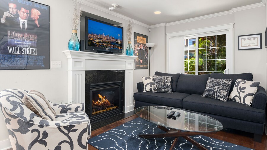 Seattle Vacation Home: The Great Wall