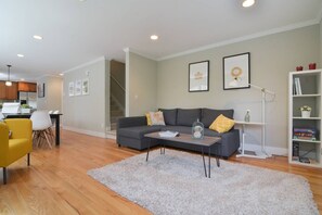 Interior - Seattle Vacation Home: Off The Wall (Seattle)