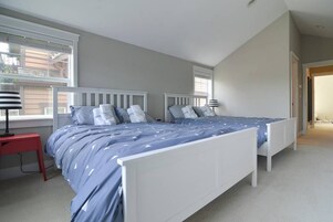 Deluxe Townhome, 3 Bedrooms, Kitchen | 3 bedrooms, individually decorated, individually furnished