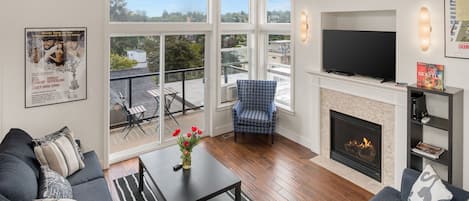 Deluxe Townhome, 3 Bedrooms, Kitchen | Living area | 50-inch flat-screen TV with satellite channels, TV, fireplace