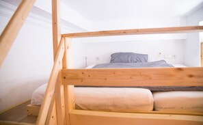 Loft Affaires, 1 grand lit et 1 canapé-lit, cuisine | Bureau, fer et planche à repasser, Wi-Fi gratuit, draps fournis