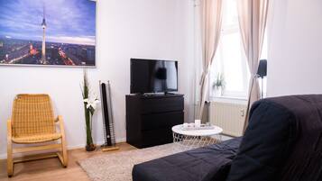 Business Loft, 1 Queen Bed with Sofa bed, Kitchen | Living room | 40-inch flat-screen TV with digital channels, TV