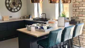 Réfrigérateur, micro-ondes, four, lave-vaisselle