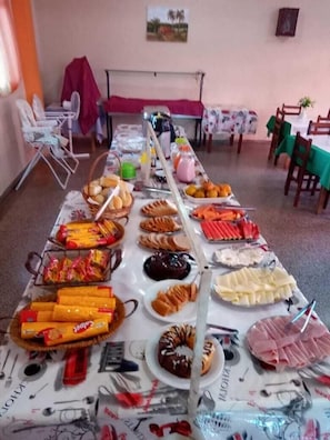 Sudah termasuk sarapan prasmanan setiap hari