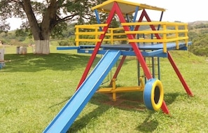 Tempat bermain anak - outdoor