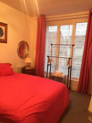 Individually decorated, individually furnished, free WiFi, bed sheets - Auberge de villechaume (Sennely)
