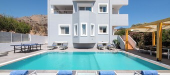 Villa Bella, 5 bedrooms with Private Pool, Hot Tub, Games Room near to beach