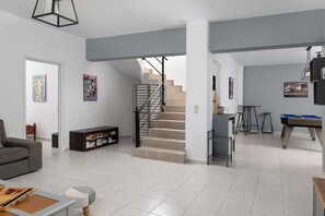 Smart TV, fireplace, video-game console, Netflix
