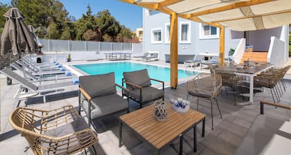 Villa Bella, oma uima-allas, poreallas, Pelihuone lähellä rantaa