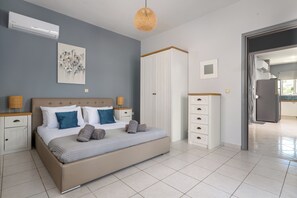 5 bedrooms, in-room safe, desk, iron/ironing board