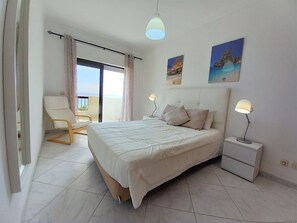 2 bedrooms, iron/ironing board, free WiFi, bed sheets - Calçadão- Sea Front, Magnificent View, Spacious and Cozy (Quarteira)