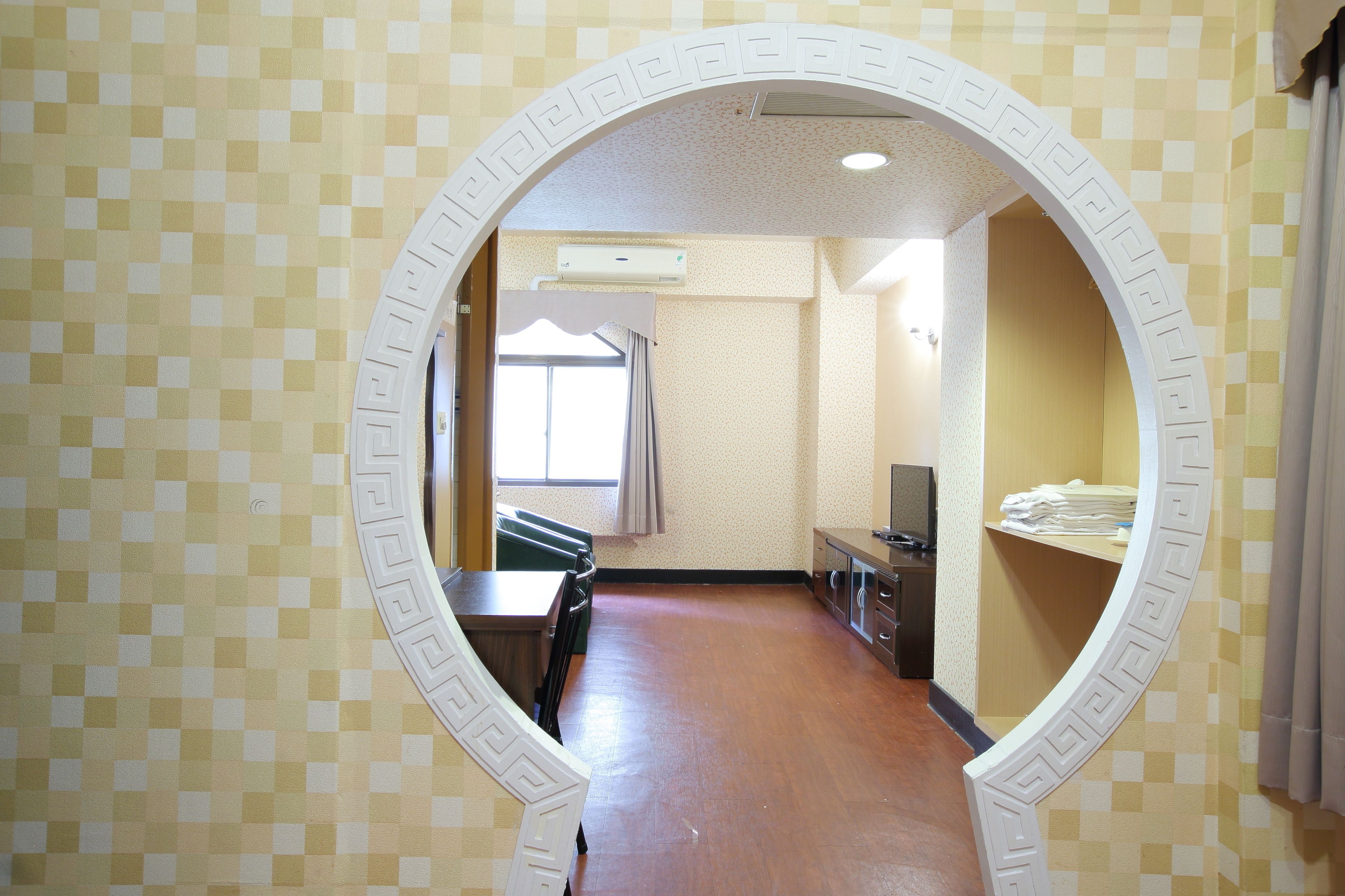 Premium bedding, desk, blackout curtains, free WiFi