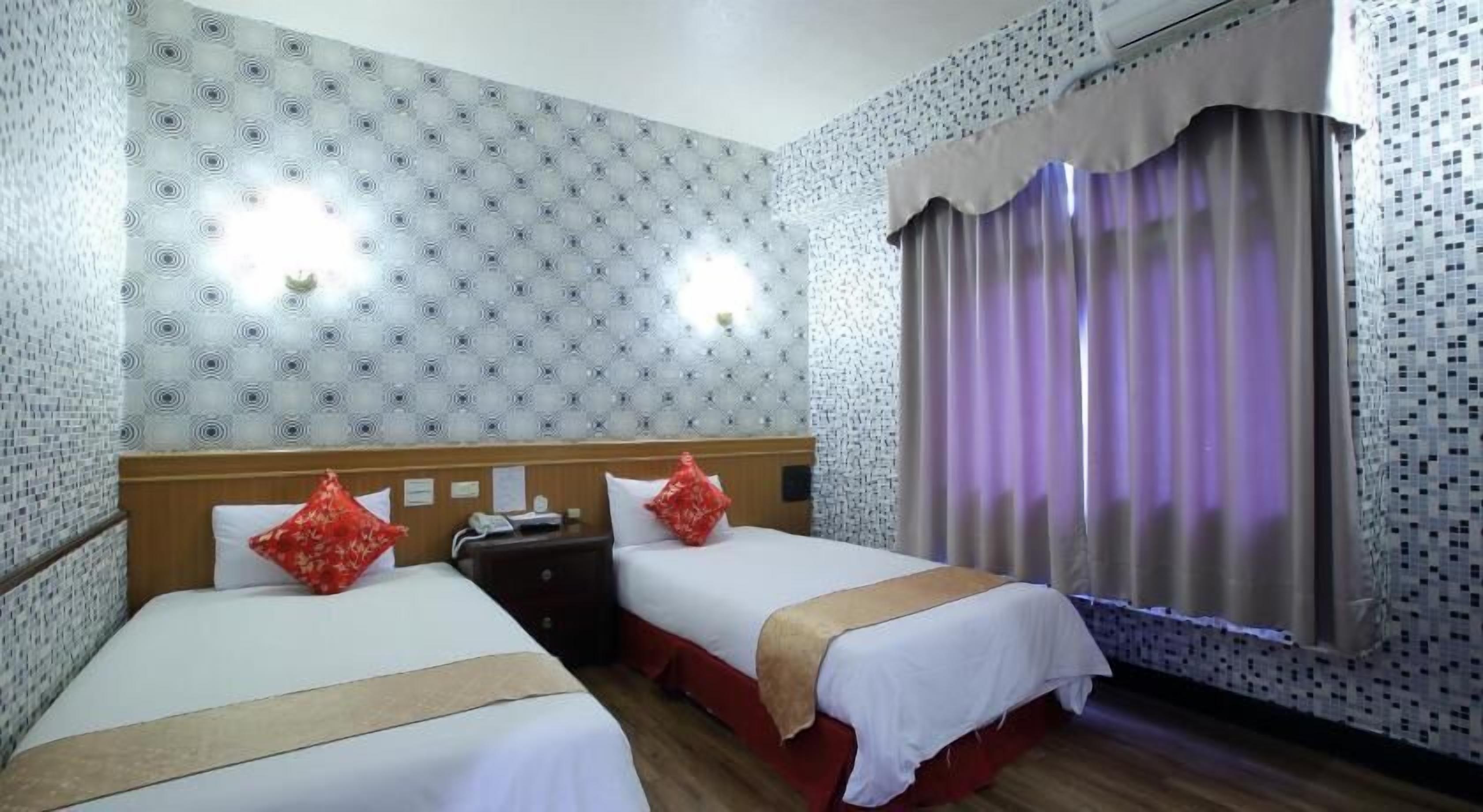 Premium bedding, desk, blackout curtains, free WiFi