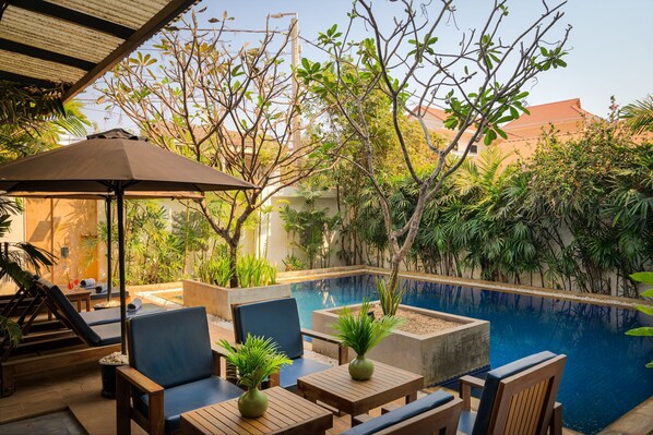 Outdoor pool, pool loungers