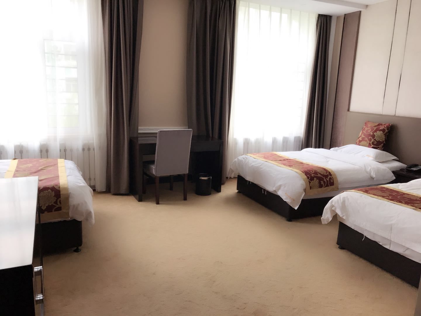 Tripla Classic | Una scrivania, tende oscuranti, Wi-Fi gratuito