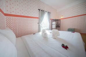 Blackout curtains, soundproofing, free WiFi, bed sheets