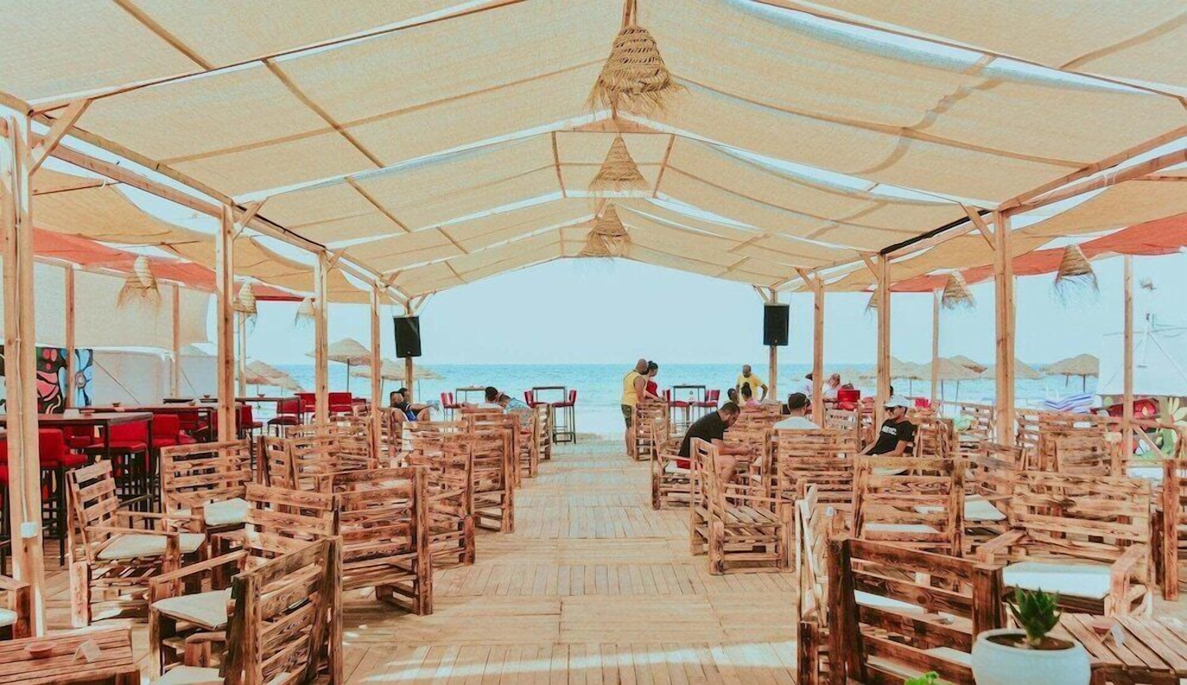 تناول الطعام بالخارج