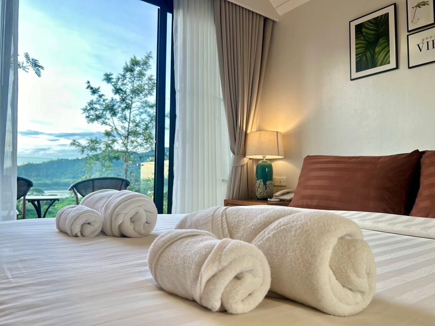 phu thok river villa | desk, free wifi, bed sheets