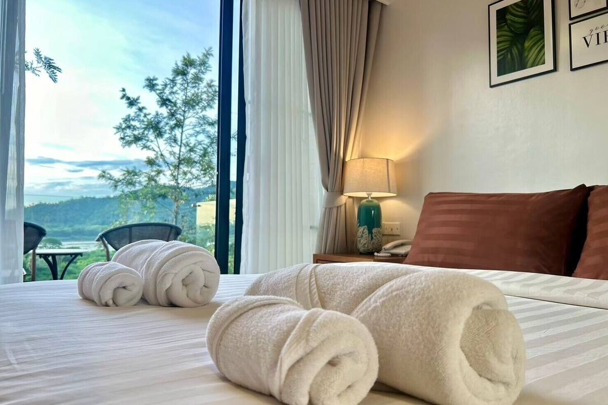 phu thok river villa | desk, free wifi, bed sheets