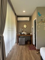 Phu Thok Deluxe Villa | Desk, free WiFi, bed sheets
