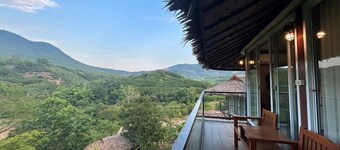 Chiangkhan River Green Hill