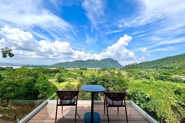Phu Thok River Villa | Terrace/patio