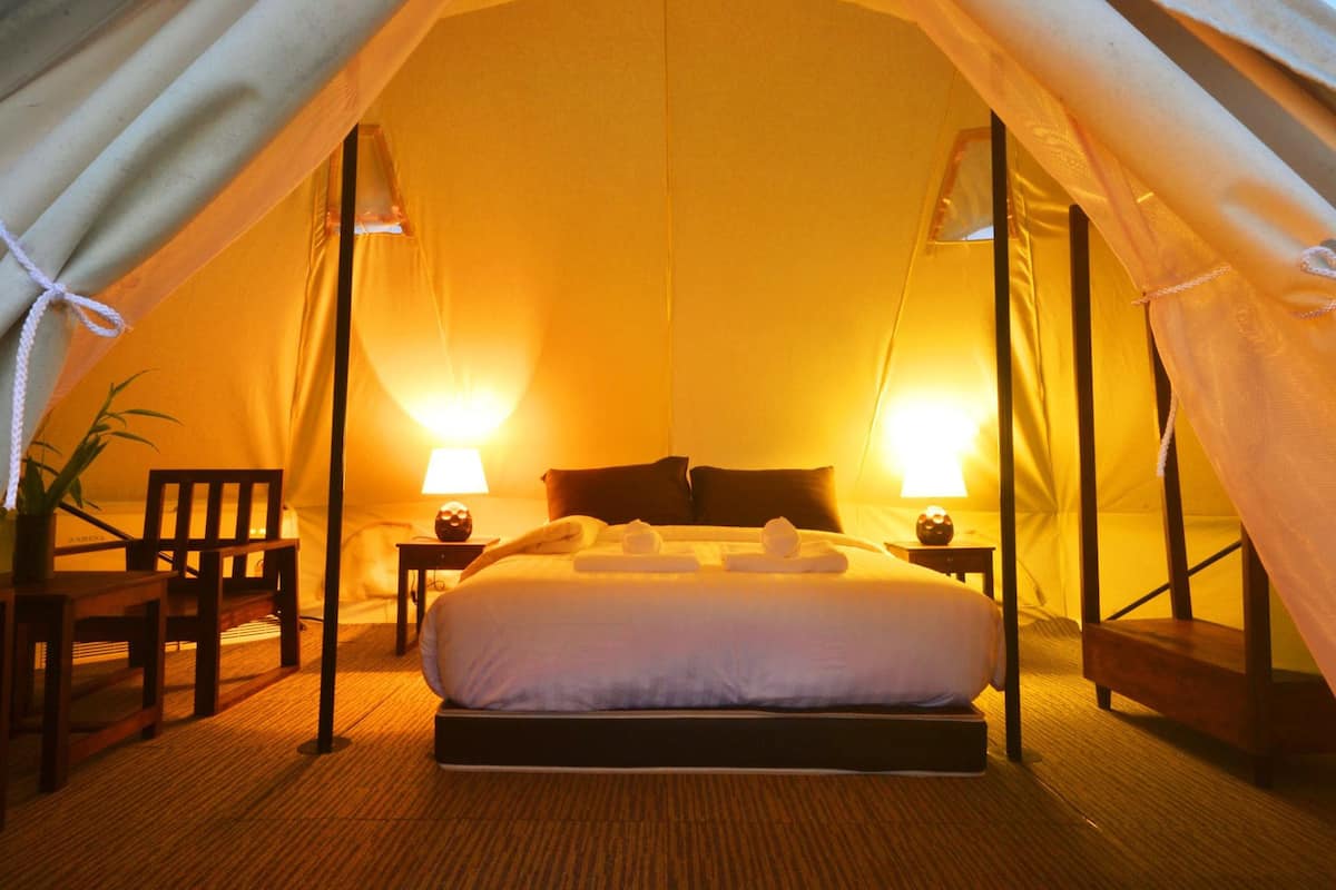 mekong deluxe tents | desk, free wifi, bed sheets