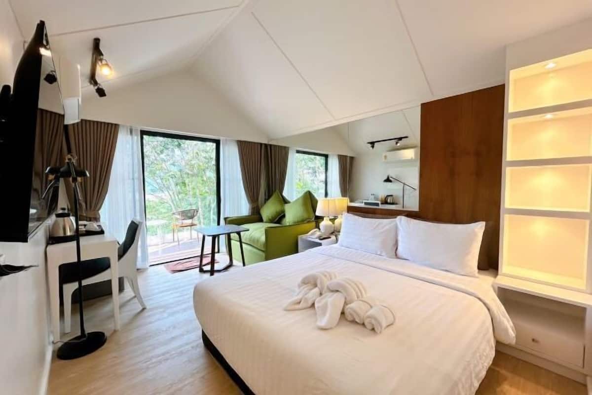 Desk, free WiFi, bed sheets