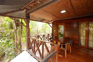 Coin salon dans le hall